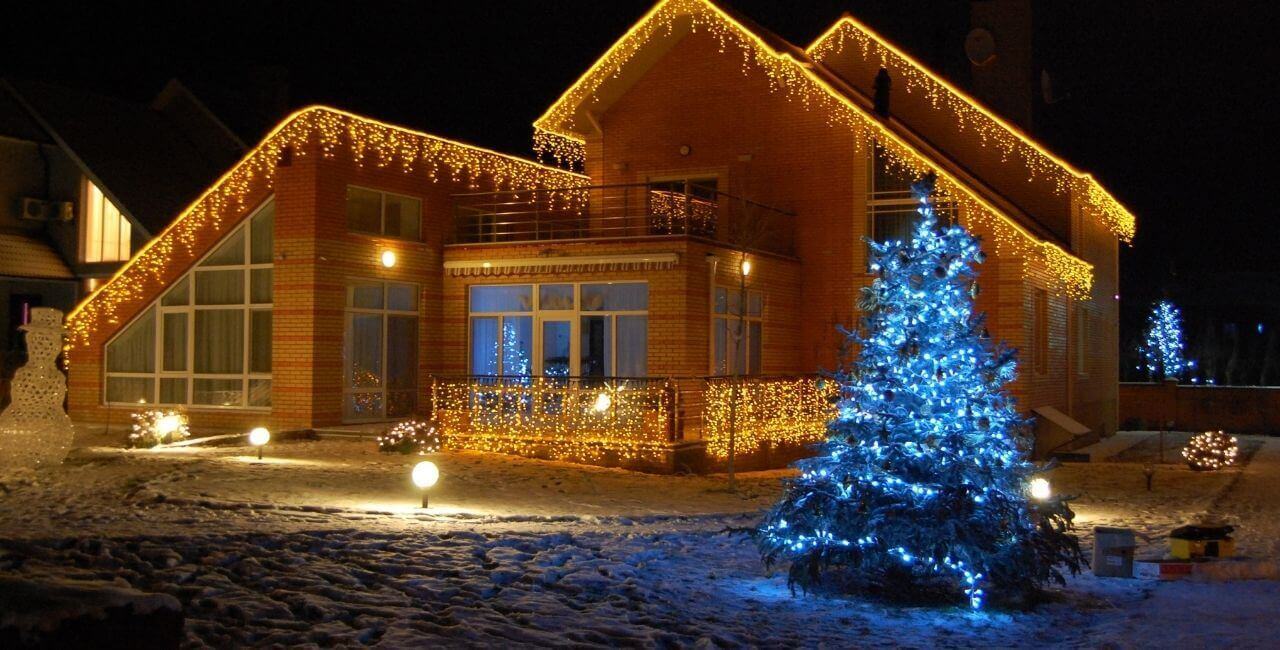 Как сделать праздничную подсветку на даче?